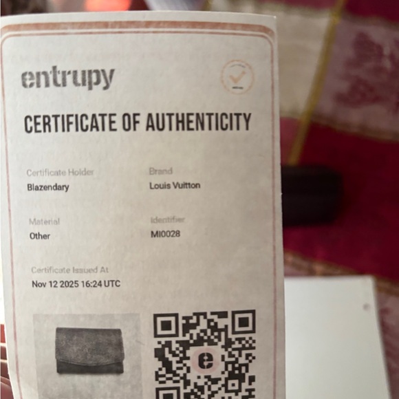 Louis Vuitton Vintage Taiga Leather Cufflink Case. - Picture 3 of 6